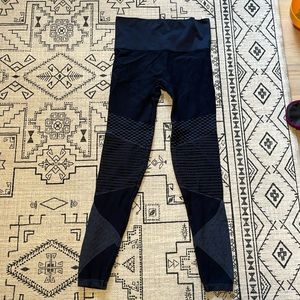 Blue pattern leggings